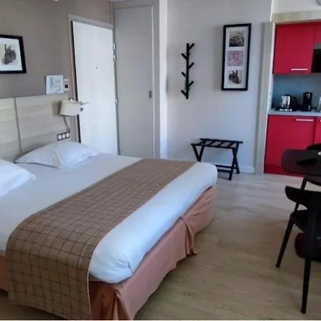 Ξενοδοχείο με διαμερίσματα Domitys - Le Carillon D'or Μομπέζ